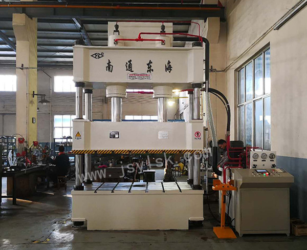 YL32-315噸四柱液壓機(jī) YL32-315噸四柱液壓機(jī)